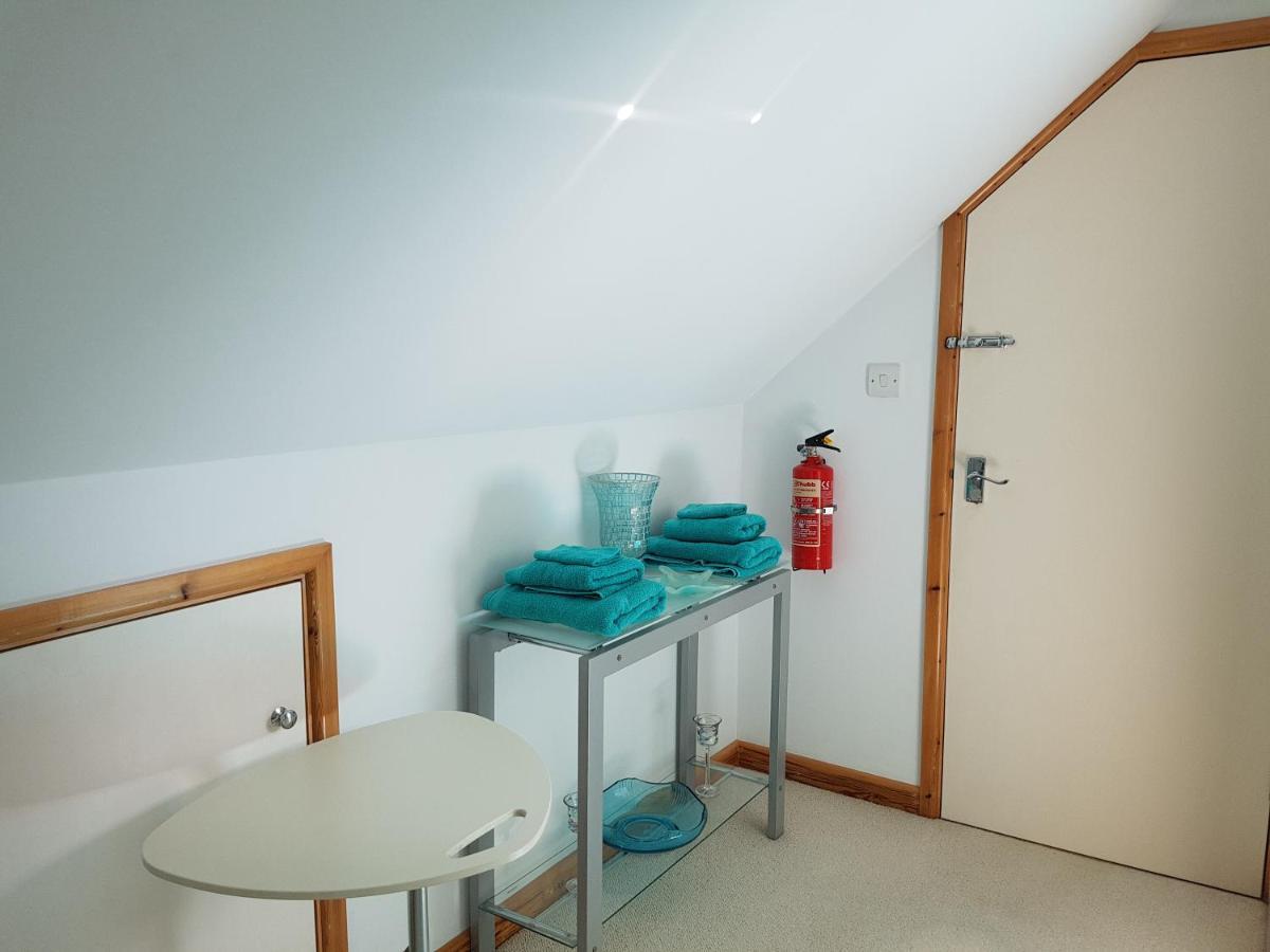 Meadow Oak Accommodation ボドミン エクステリア 写真